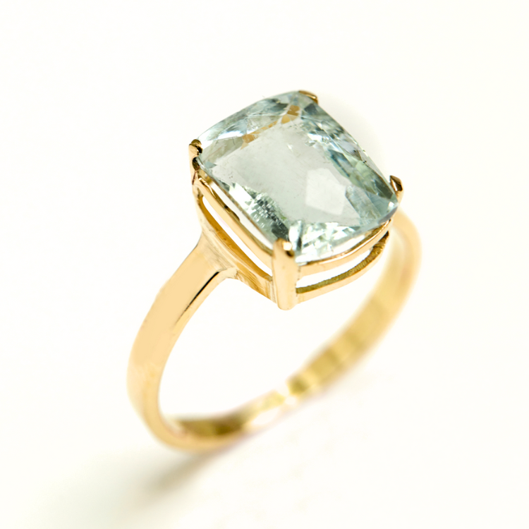 Anillo con Aguamarina oro 18 kilates
